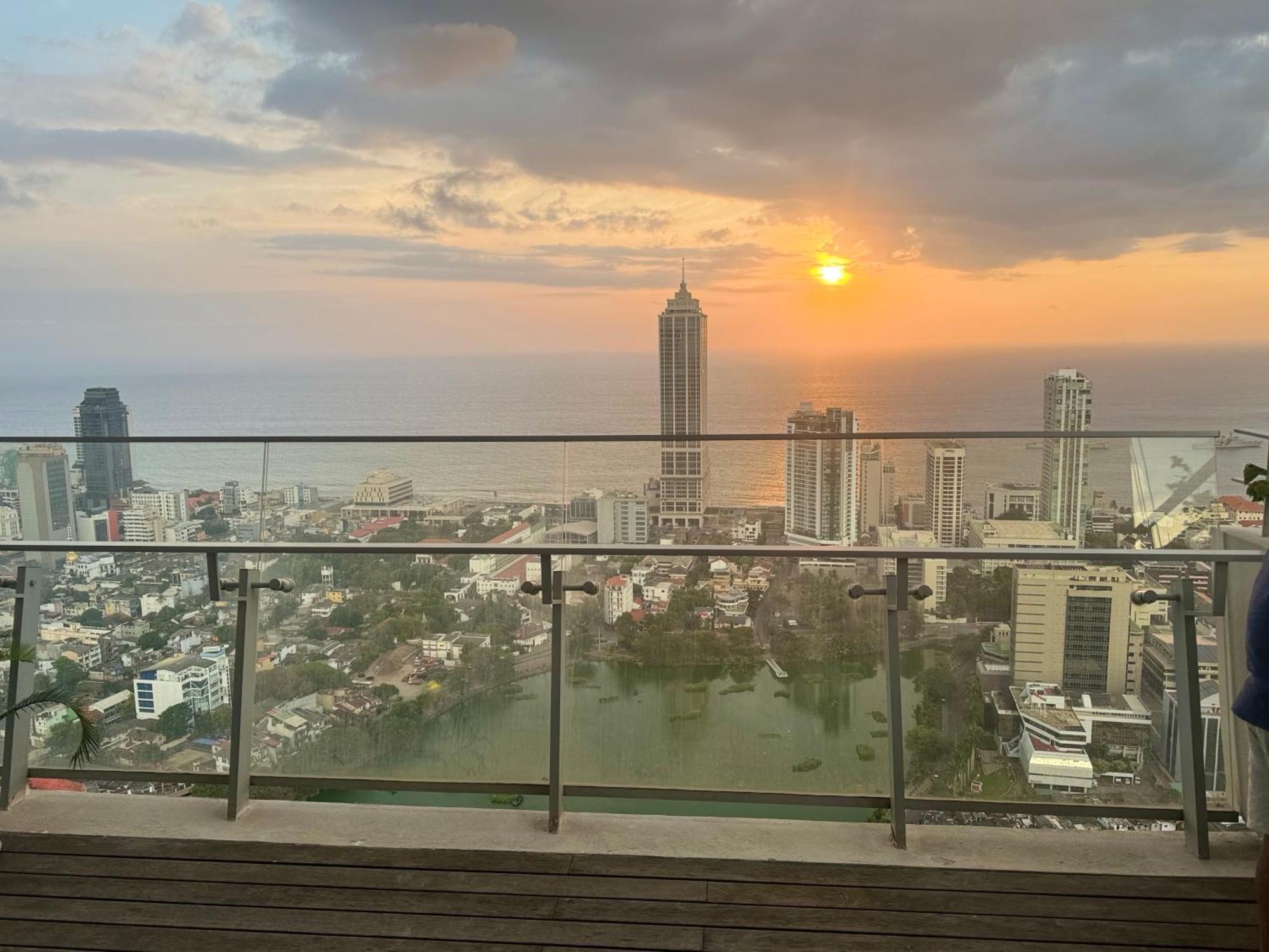 Altair Luxury Colombo By Miracleアパートメント エクステリア 写真